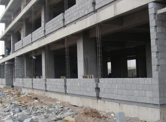 什么是自保溫砌塊復(fù)合墻板？它有哪些優(yōu)勢？